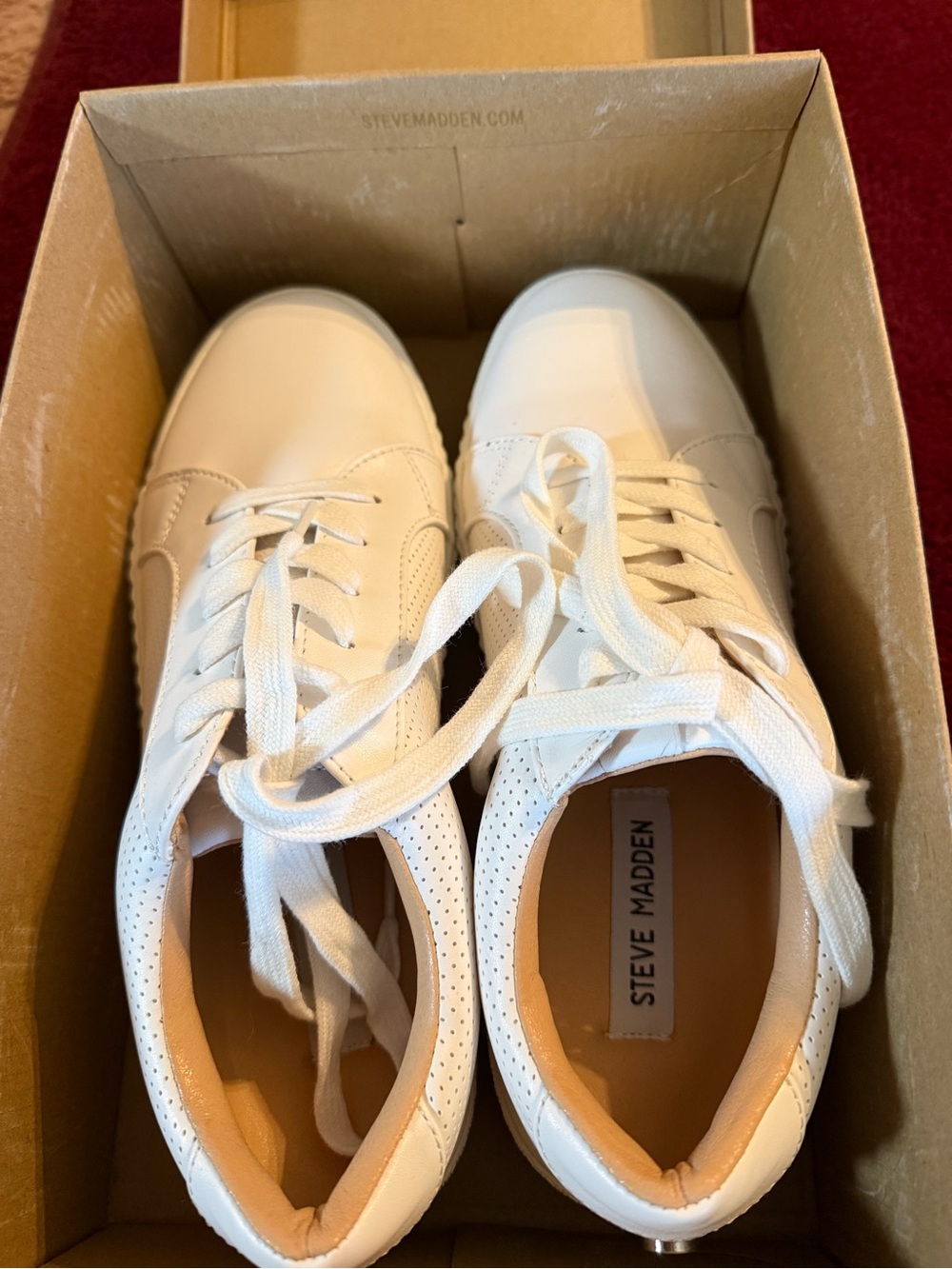 New Steve Madden White Women’s Leather Lace-Up Sneakers